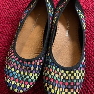 bernie mev. Multicolor Woven Flats size 7.5